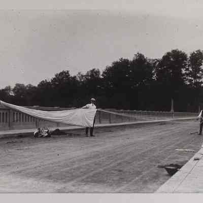 Preparing for a parachute launch