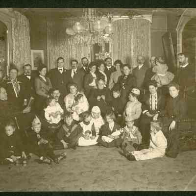 Seiberling family group photo