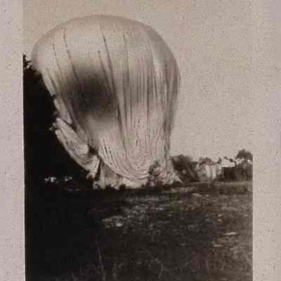 Group around a large balloon with basket