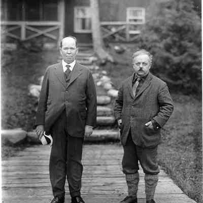 Dr. John Wesley Hill and F.A. Seiberling at the Main Cottage at Cedar Lodge