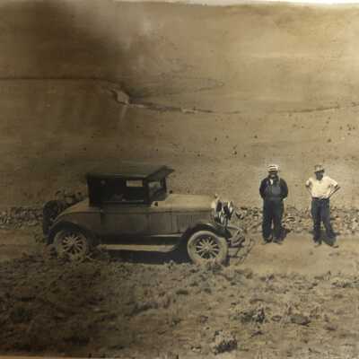 Star Coupe with 2 Men