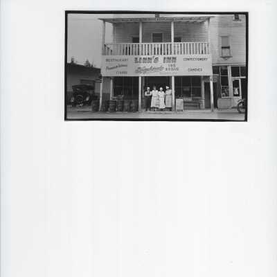people standing front of Linn's Inn Estacada