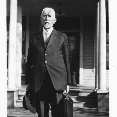 Man in front of Estacada Hotel