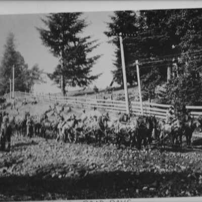 Farmers improving road near Currinsville 1912