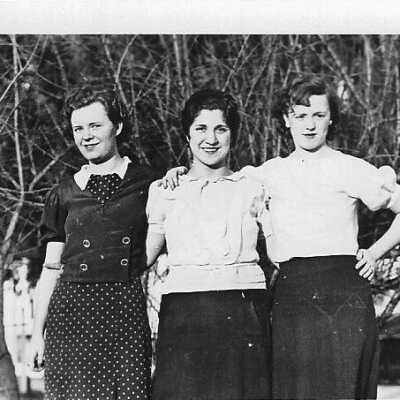 3 Unknown Women (2 appear in other archive photos)