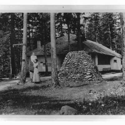 Estacada Park 1911 Mabel Glover and Avis Buchanan