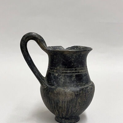 Etruscan bucchero mug