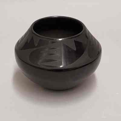 untitled (black pot)