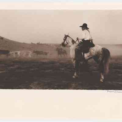 Tommy Lee Jones on the set of Lonesome Dove