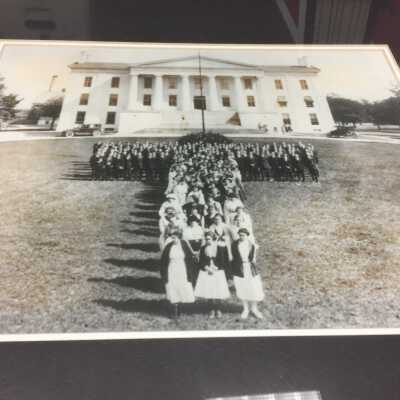 Photo of students in shape of a T in front of Old Morrison, Transylvania