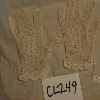 Lace gloves