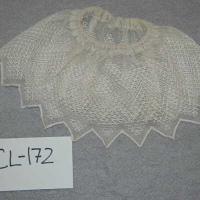 Lace collar