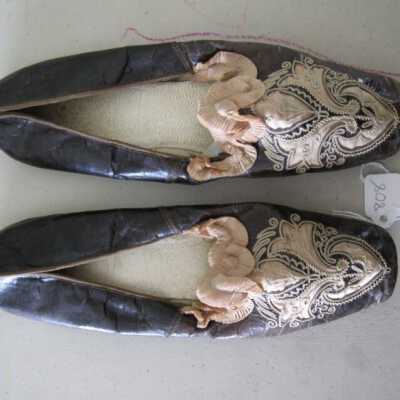 Ladies' slippers