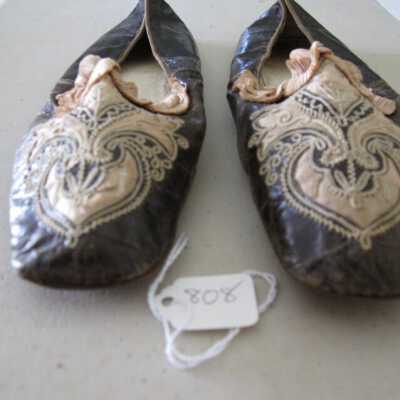 Ladies' slippers