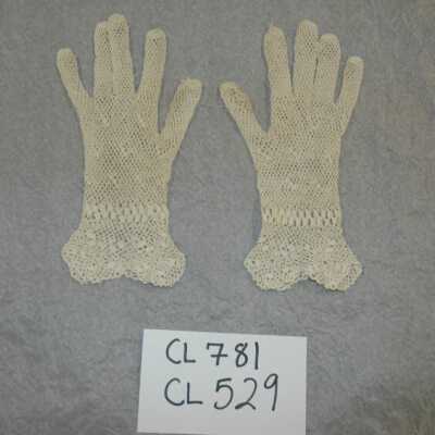 Knit gloves