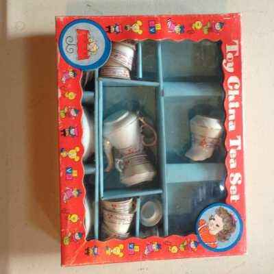 [Child's tea set]