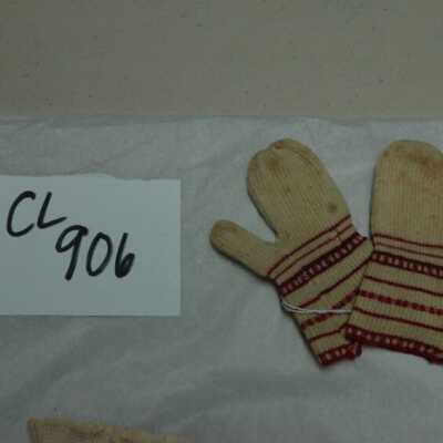 Child's mittens