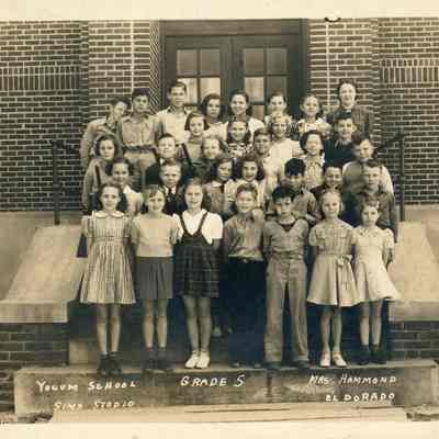 Yocum School Grade 5 with Teach Mrs. Mabel Hammond Photograph