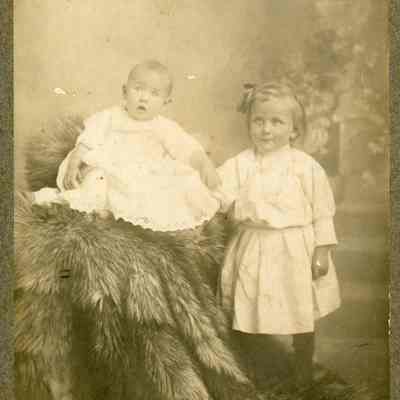 Unidentified Children Photograph in Lipsey Collection