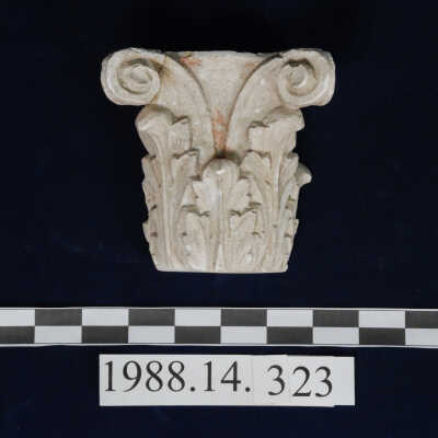 Capital, Plaster