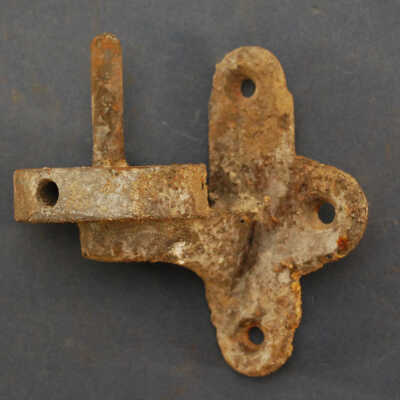 Pintle, Shutter