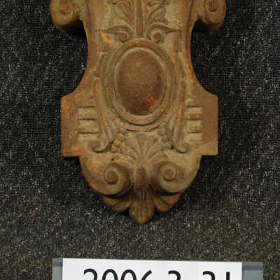 Cartouche, Cast Iron
