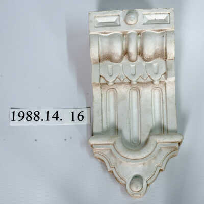 Bracket, Plaster