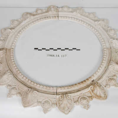 Surround, Plaster