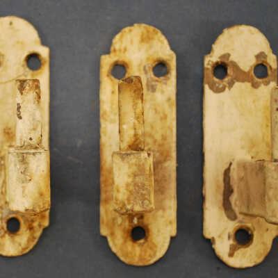Pintle, Shutter
