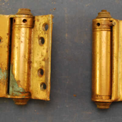 Hinge, Bommer