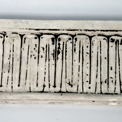 Capital, Plaster