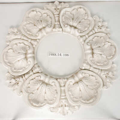 Surround, Plaster
