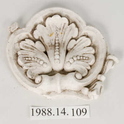 Surround, Plaster