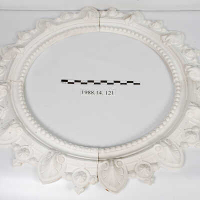 Surround, Plaster