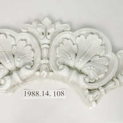 Surround, Plaster