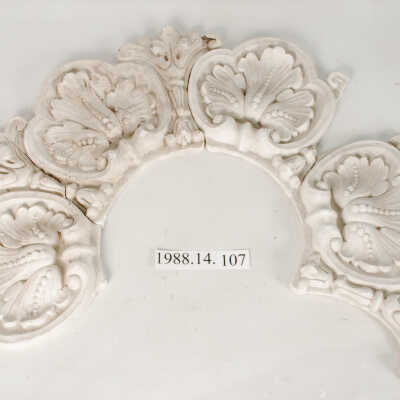 Surround, Plaster