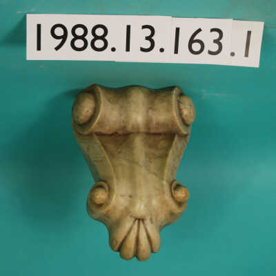 Keystone, Mantle