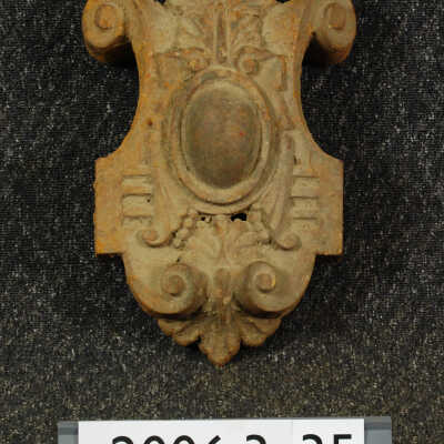Cartouche, Cast Iron