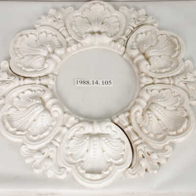 Surround, Plaster