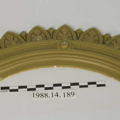 Surround, Plaster