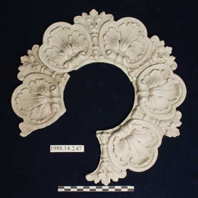 Surround, Plaster