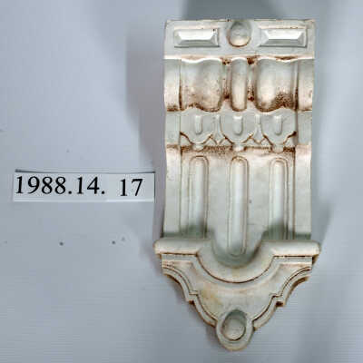 Bracket, Plaster