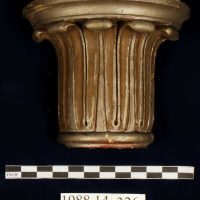 Capital, Plaster