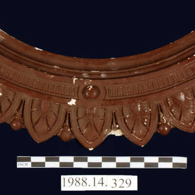 Capital, Plaster