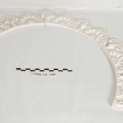 Surround, Plaster