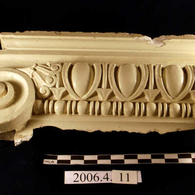Capital, Plaster