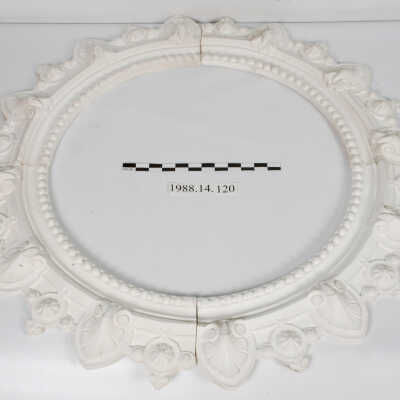 Surround, Plaster