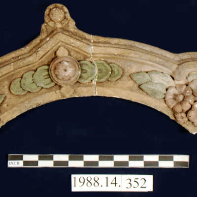 Surround, Plaster