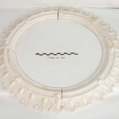 Surround, Plaster