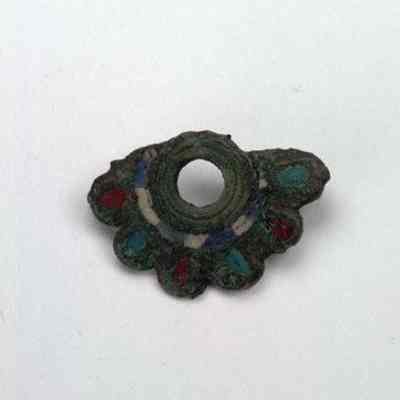 Brooch / portion